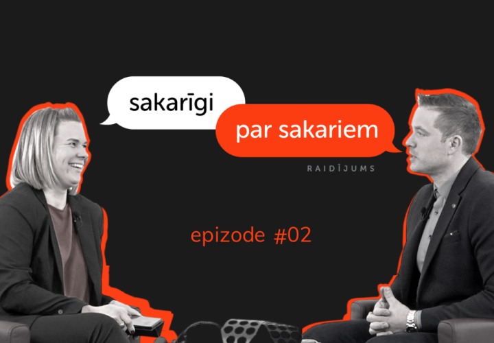 Raidījuma "Sakarīgi par sakariem" 2.epizodes titulslaids ar raidījuma vadītāju Inesi Janovu un raidījuma  viesi Uldi Akmeni
