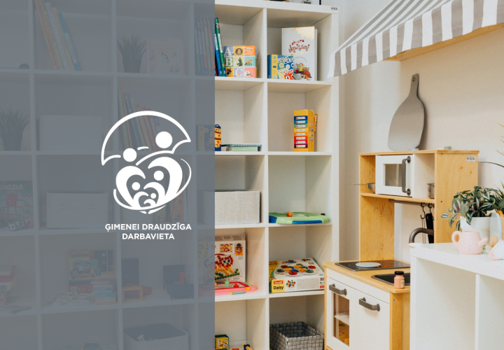 Ilustratīvs attēls ar Ģimenei draudzīga darbavieta logo